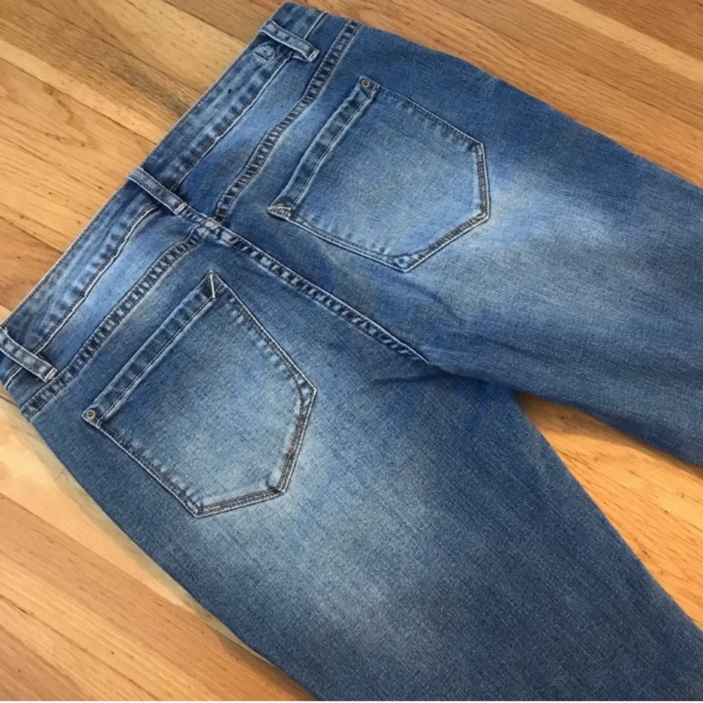 Boho KENSIE Jeans Cropped Floral Blue Embroidered Size 29